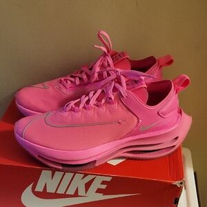 Nike Women's Vibrant Pink Athletic Shoes